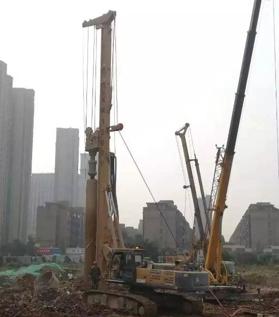 家鄉房建樁基礎施工建設的“好幫手”——徐工XR280D旋挖鉆